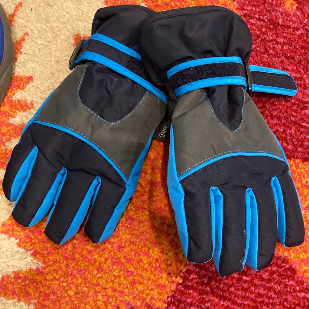 Children’s Place ski gloves
